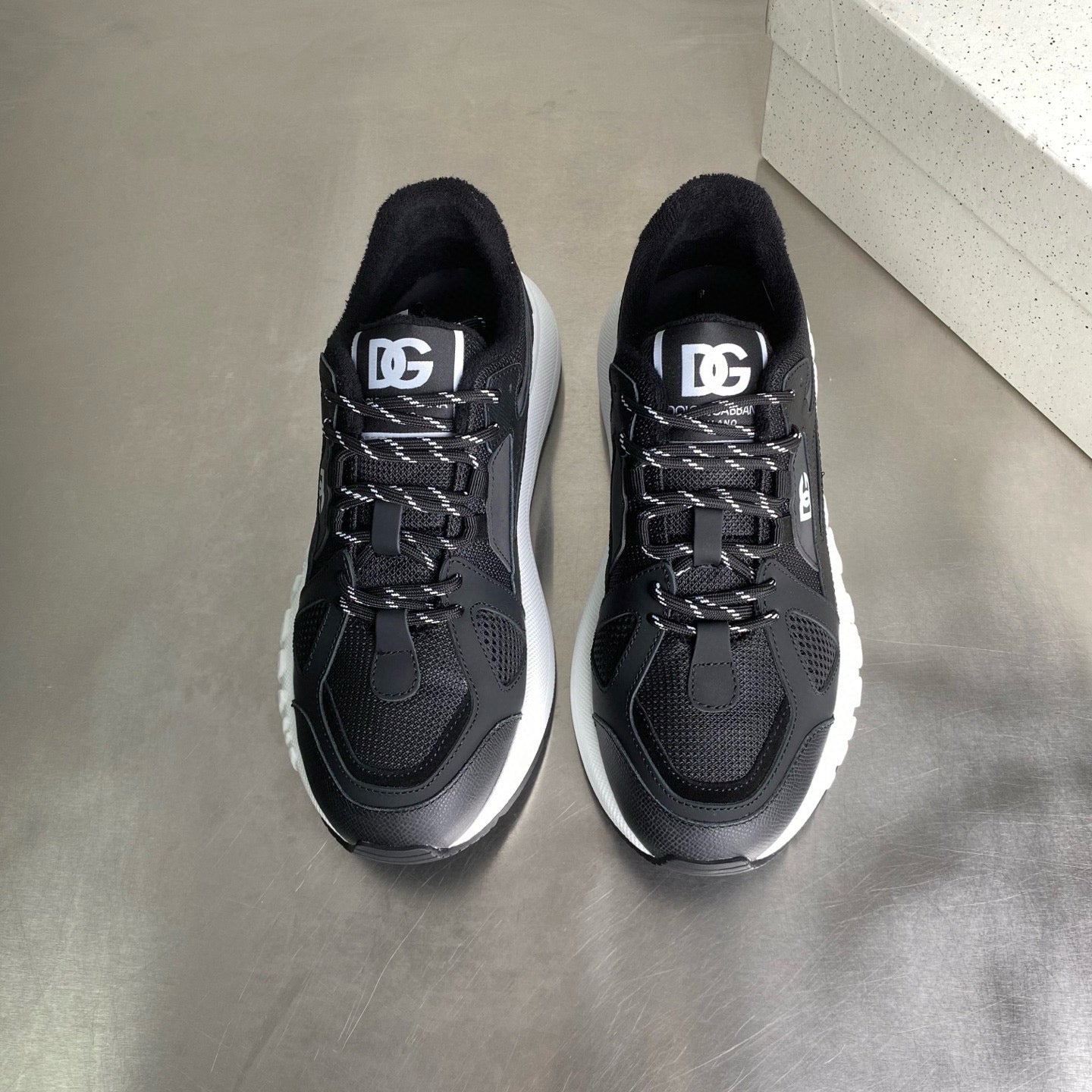 DG Sneakers