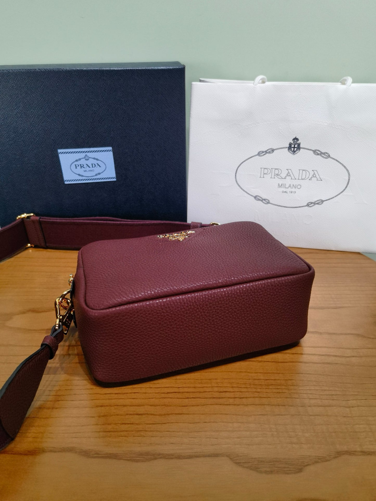 PD Small Camera Crossbody Bag 22x14x8cm