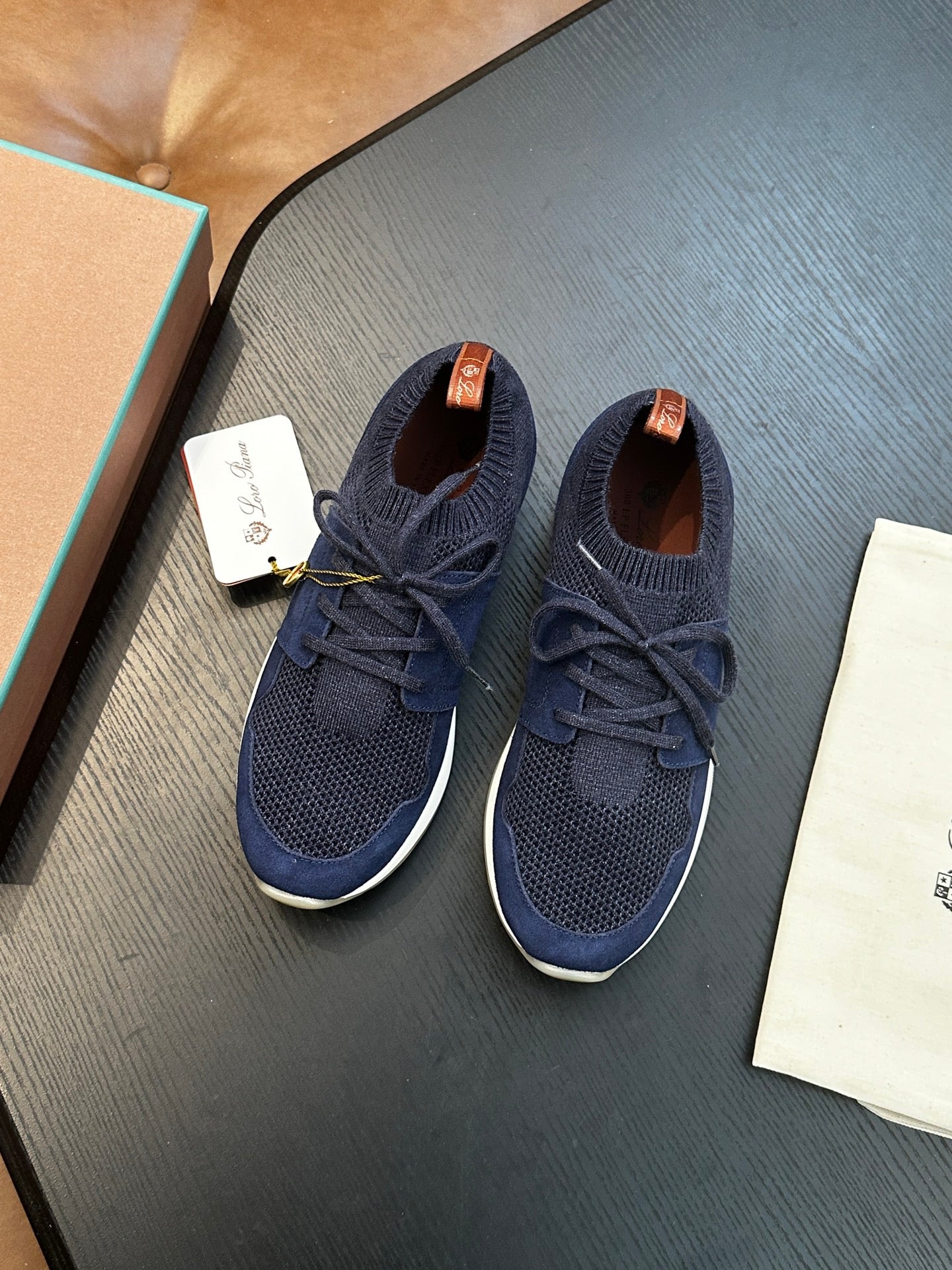 LP Sneakers