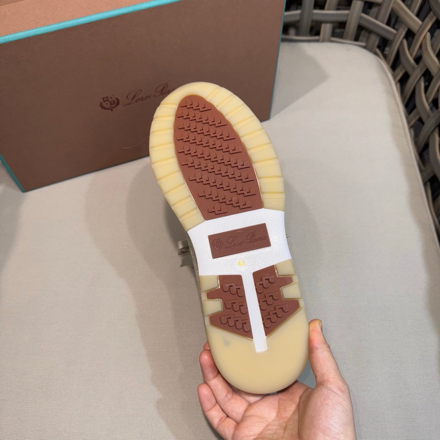 LP Sneakers