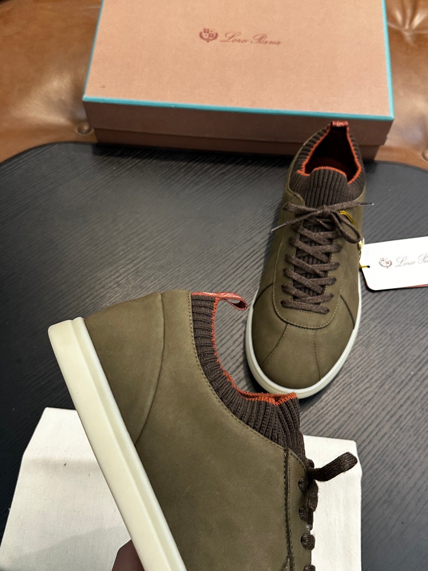 LP Sneakers
