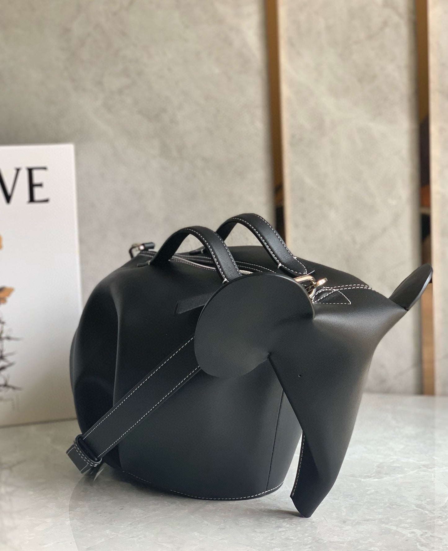 Loewe Elephant Shoulder Bag(35x16x23cm)