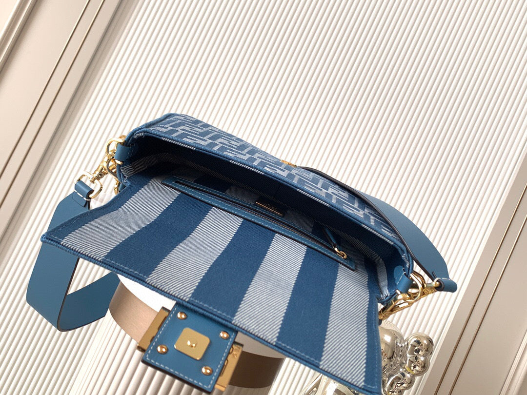 Fendi Baguette bag (Medium)