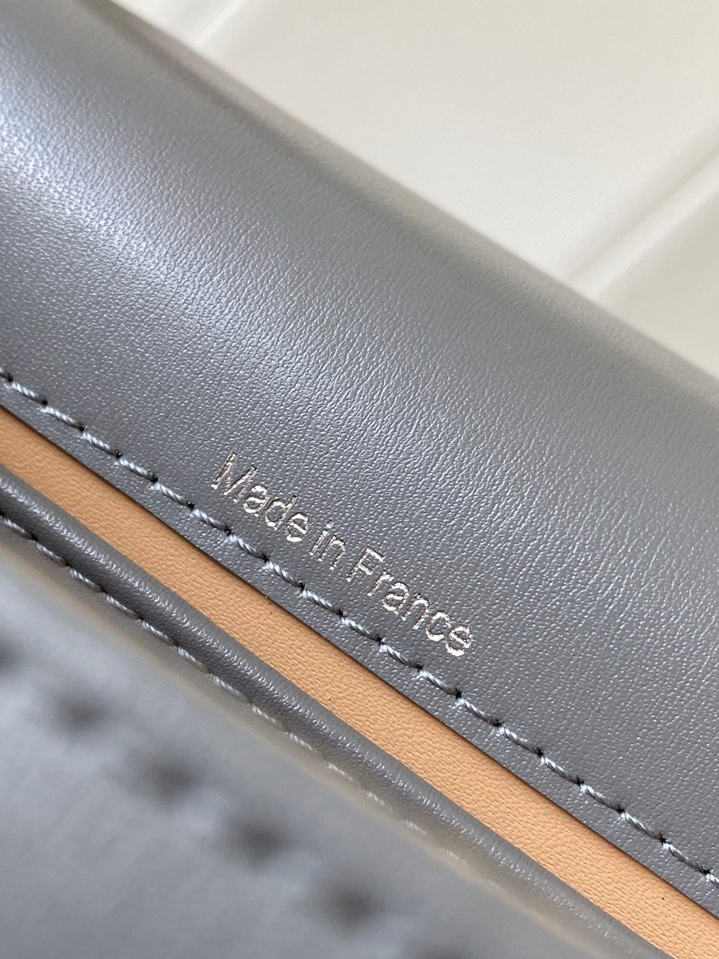 Delvaux Sling Bag (20＊10＊16 cm)