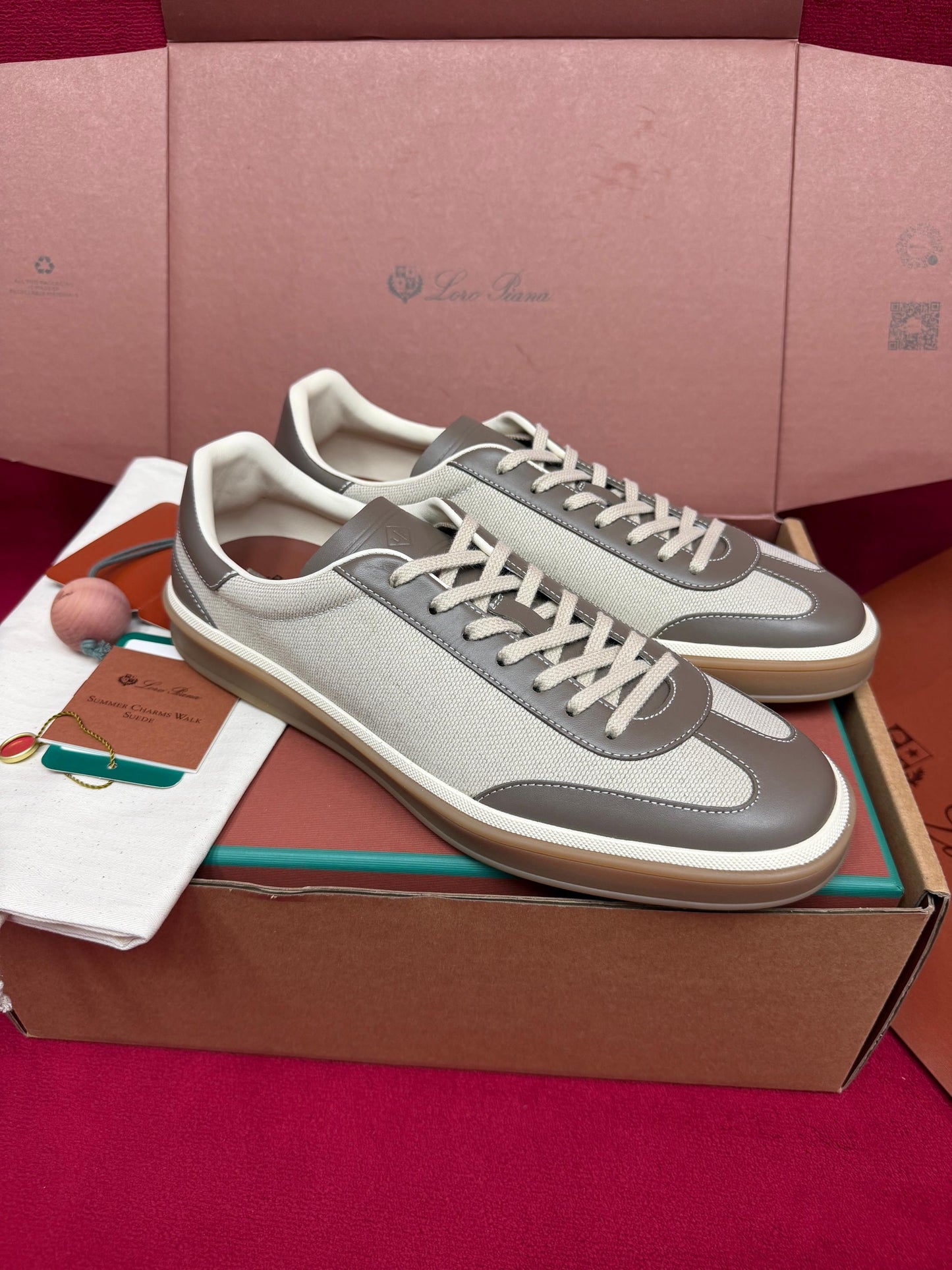 LP Sneakers