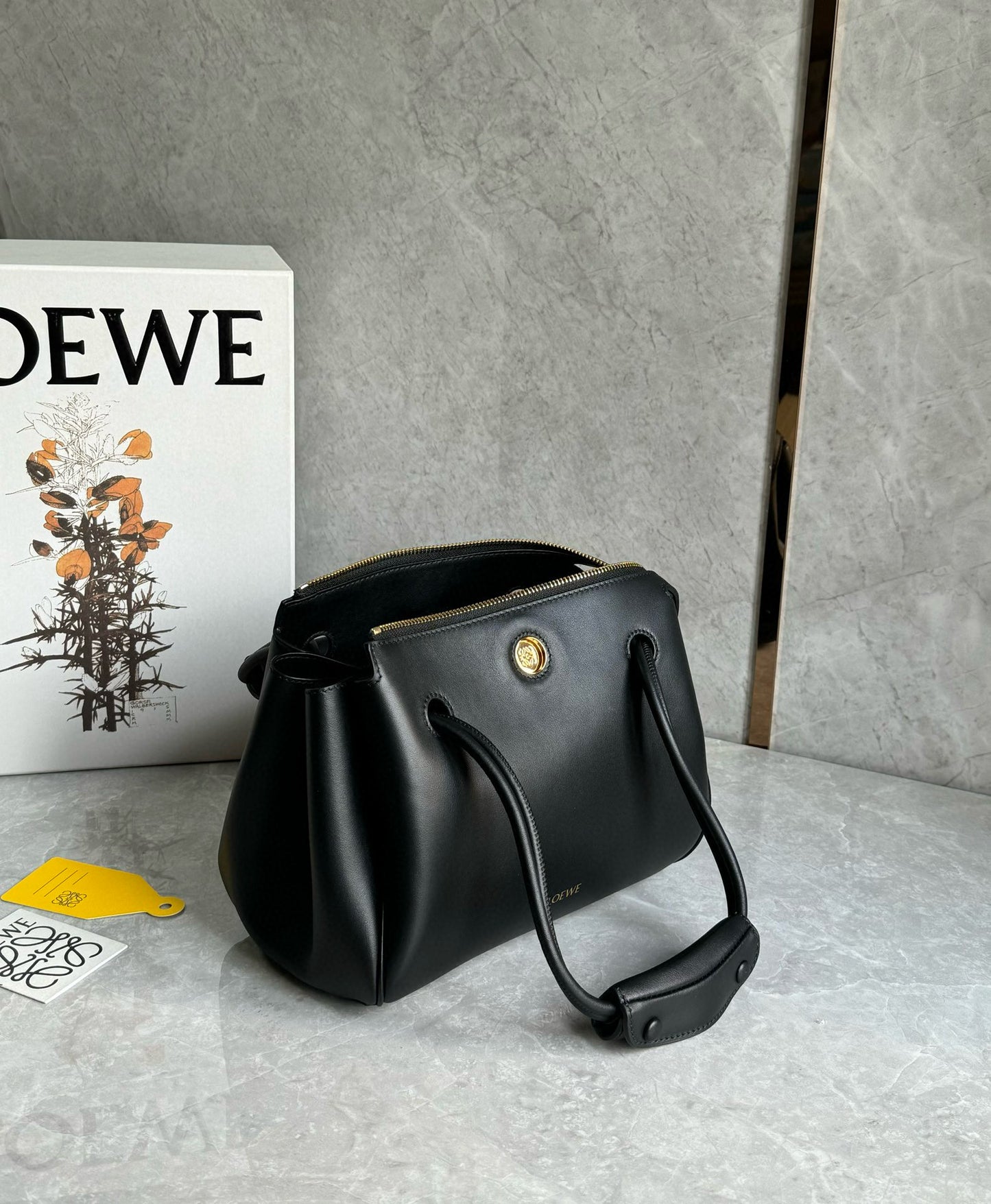 Loewe Madrid Handle Bag(23.5x10x19cm)