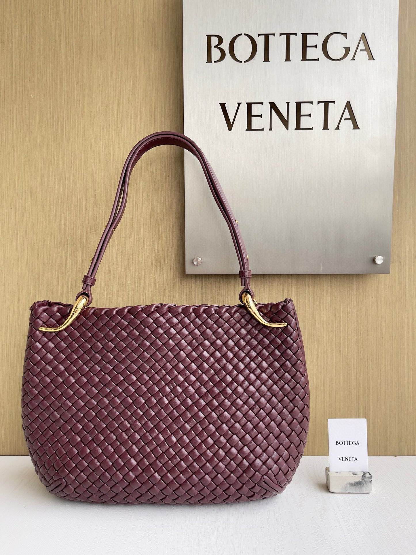 BV Clicker Shoulder Bag
