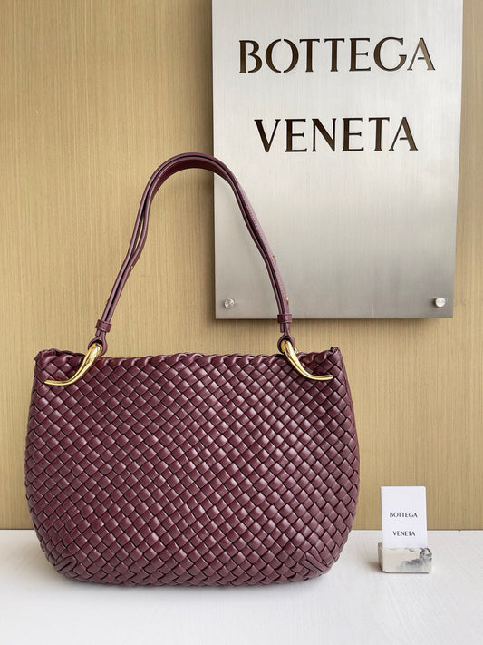 BV Clicker Shoulder Bag