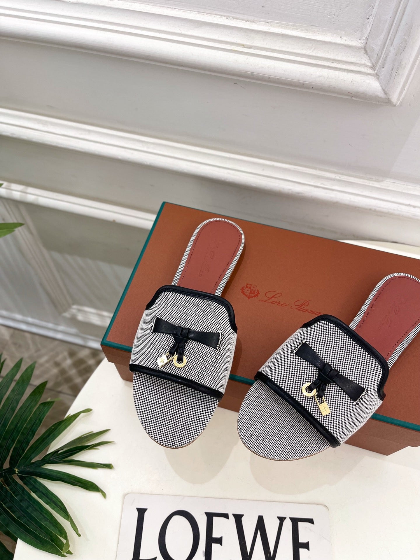 LP Sandals
