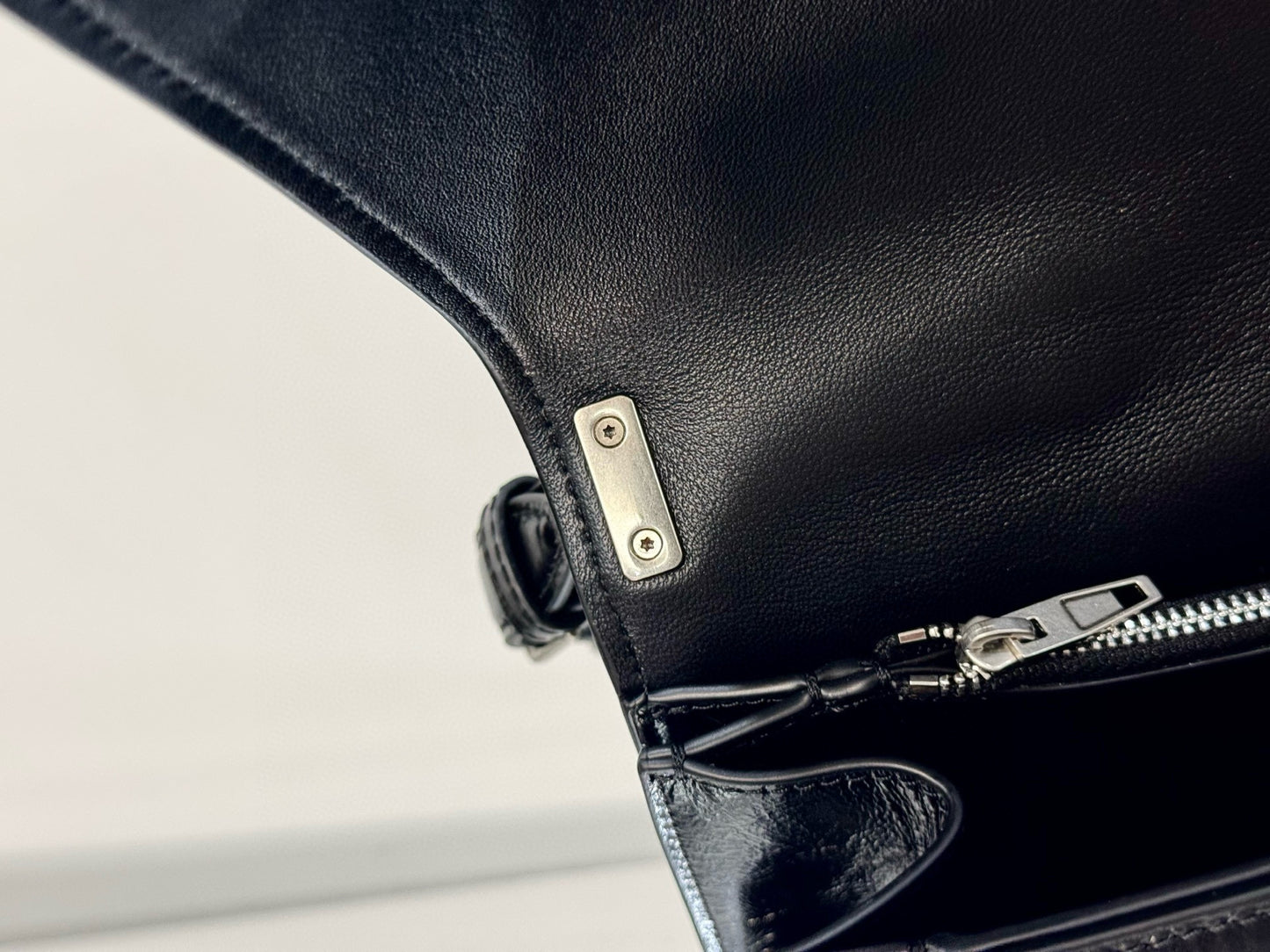 BLCG Crush Shoulder Bag
(25x15x8cm)