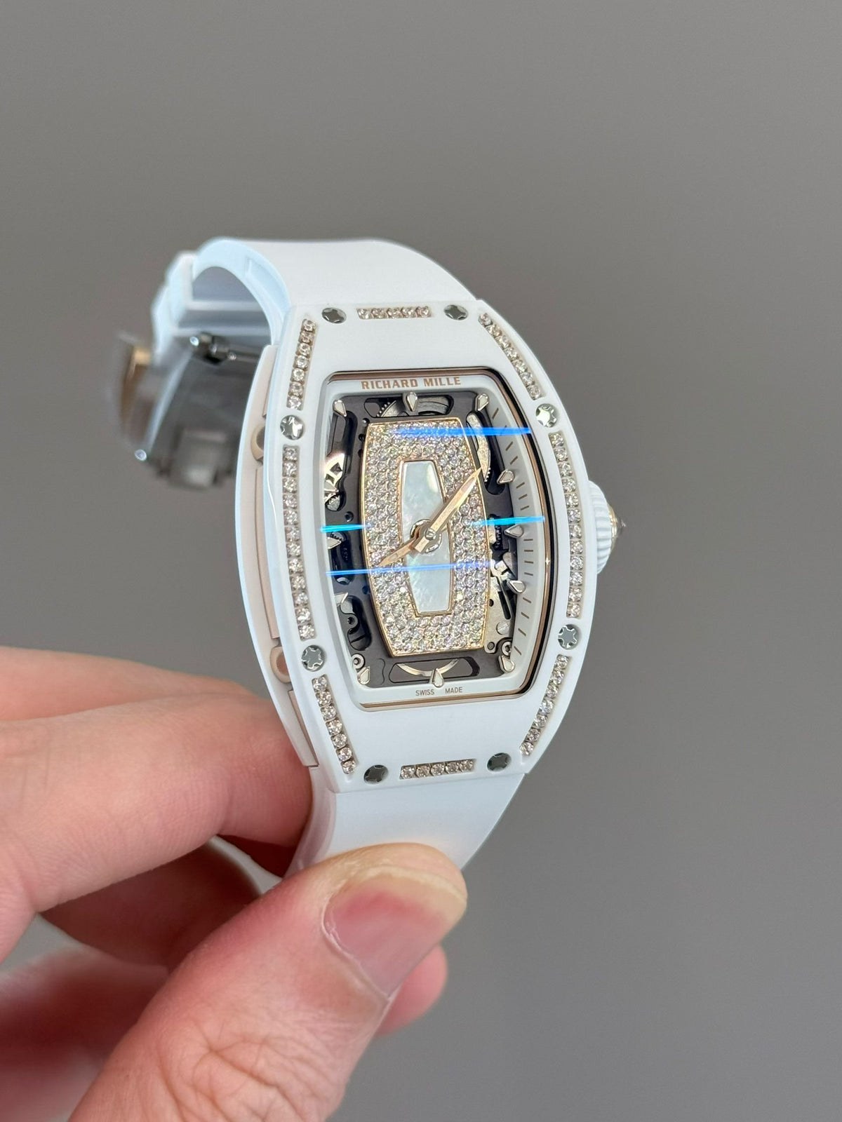 RM07-01 White Ceramic Mop Row Diamonds