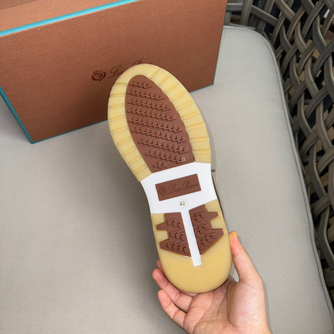 LP Sneakers