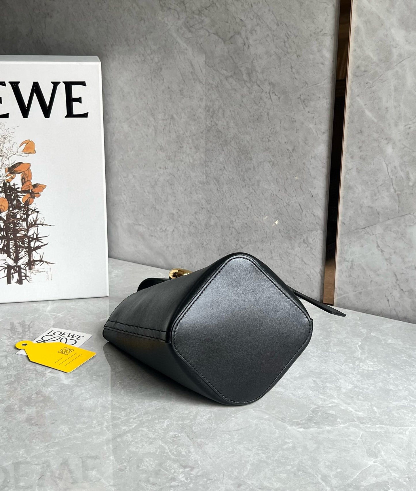 Loewe Pebble Bucket Bag(16x16x19.5cm)