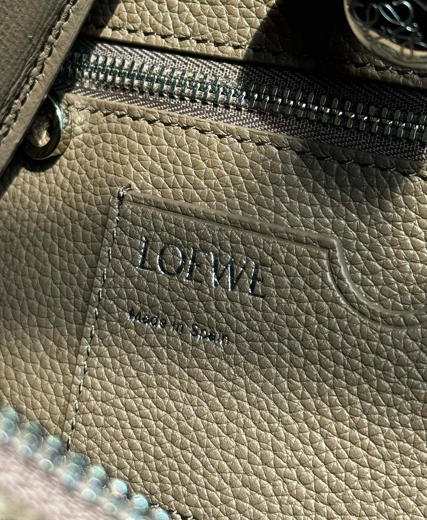 Loewe Madrid Handle Bag(23.5x10x19cm)