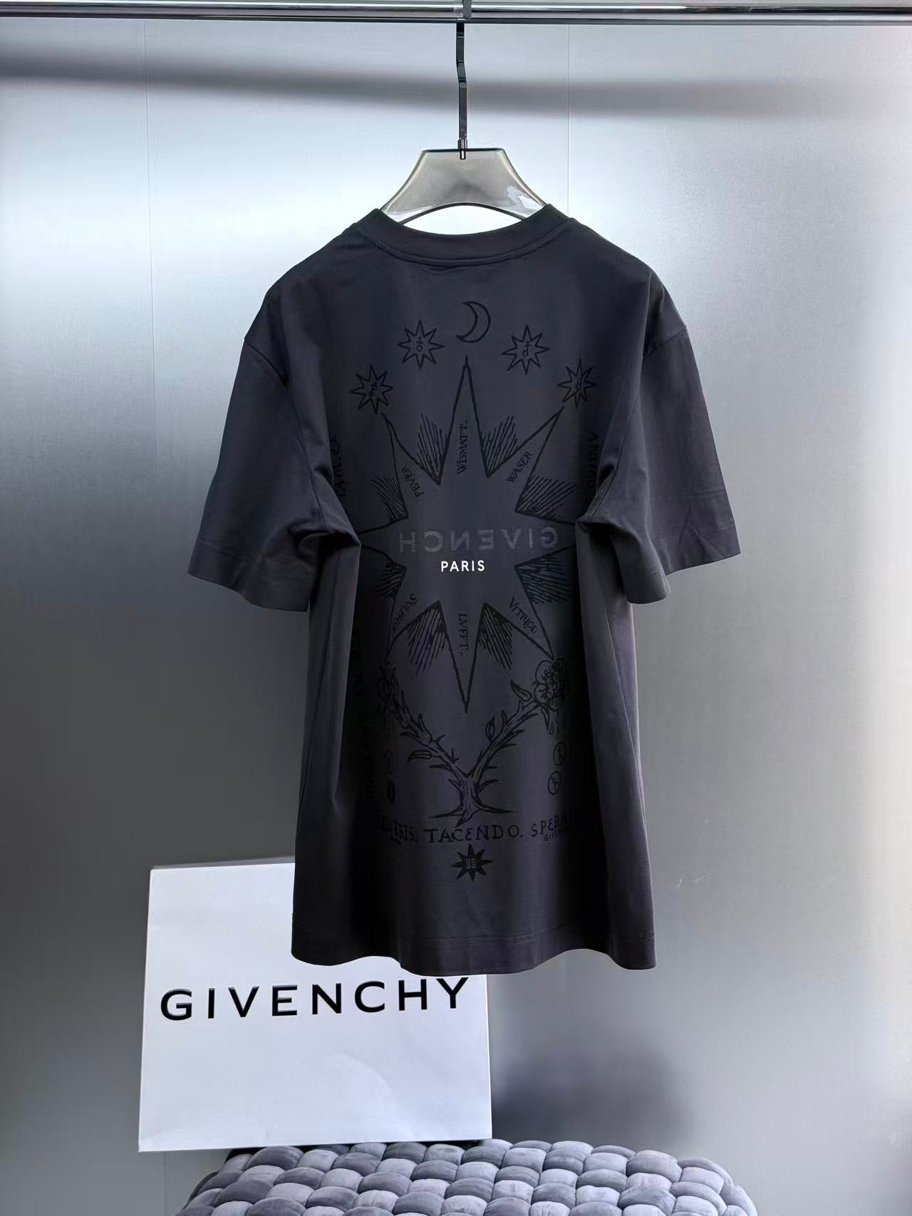 Givenchy T-Shirt