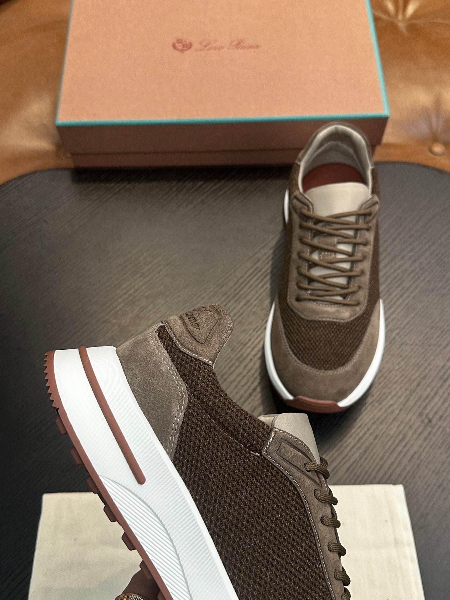 LP Sneakers