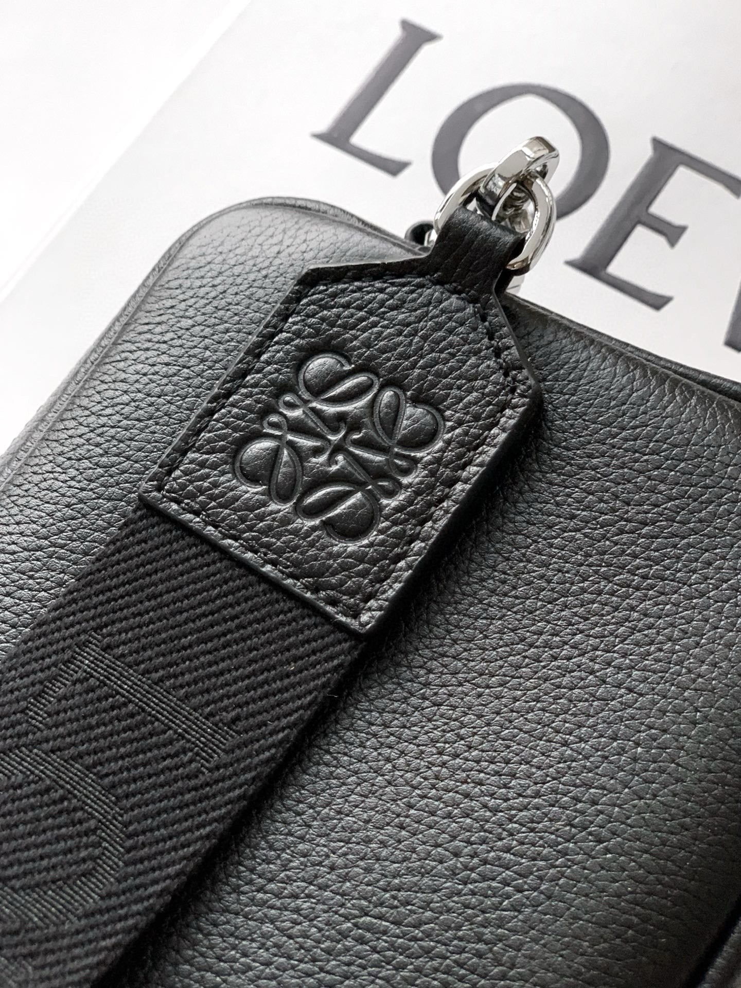 Loewe Messenger Bag 20x12.5x6CM