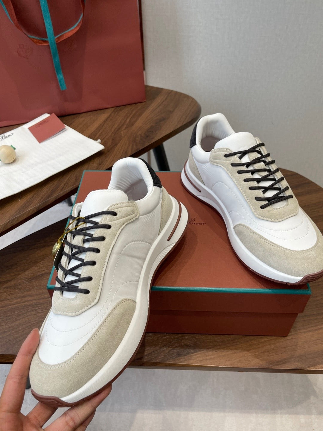 LP Sneakers