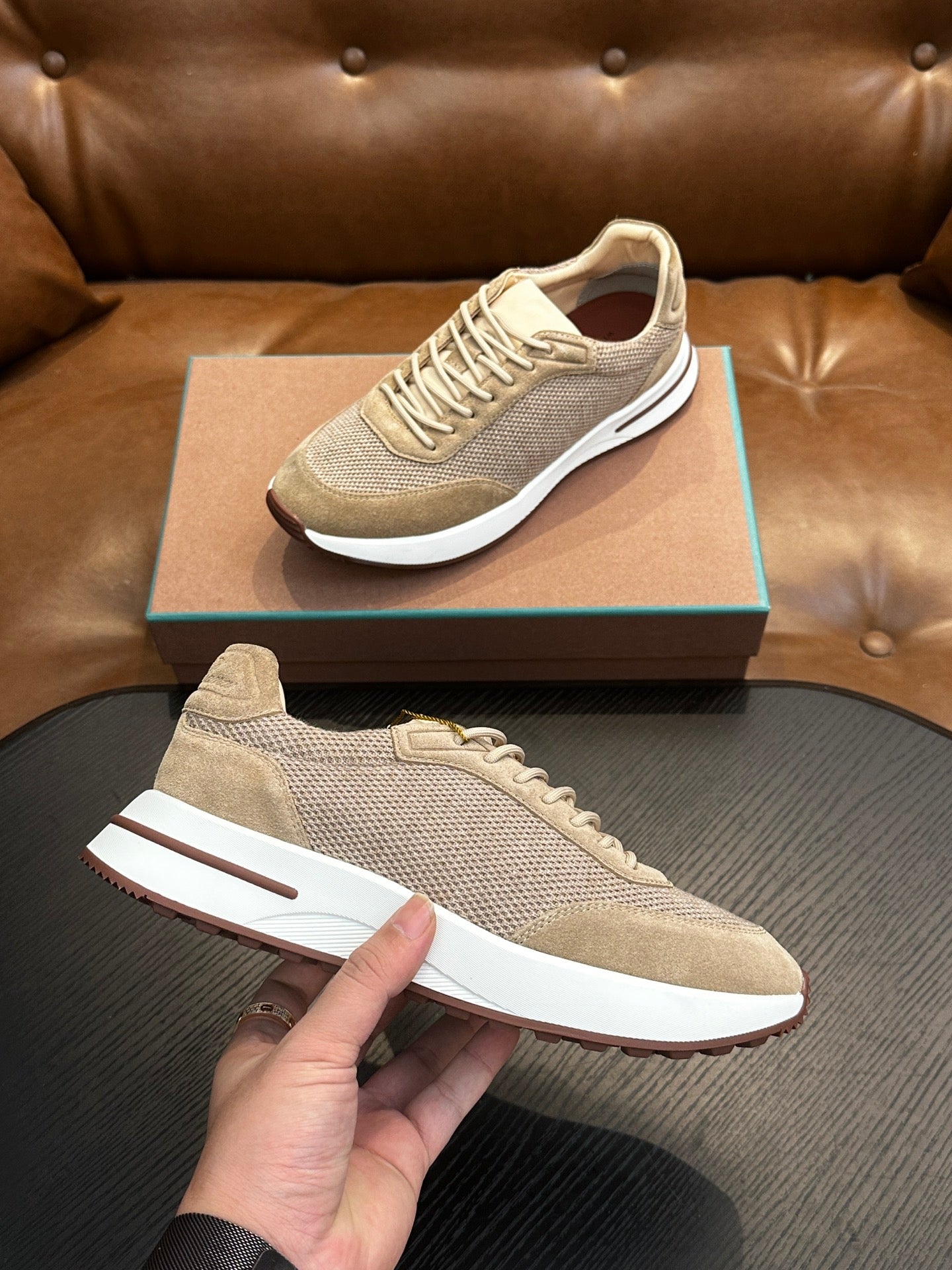 LP Sneakers