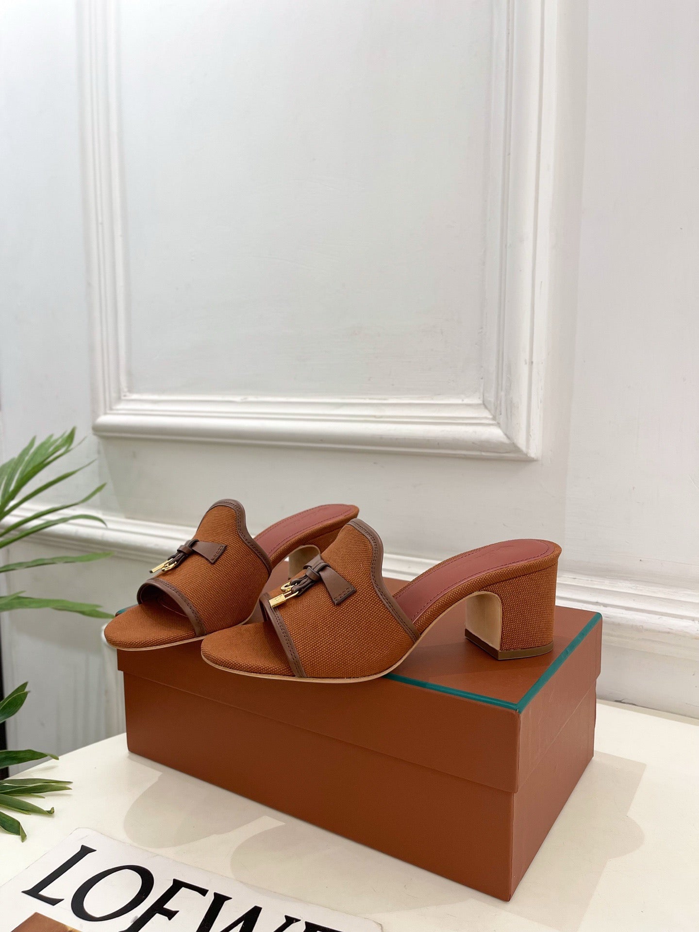 LP Sandals