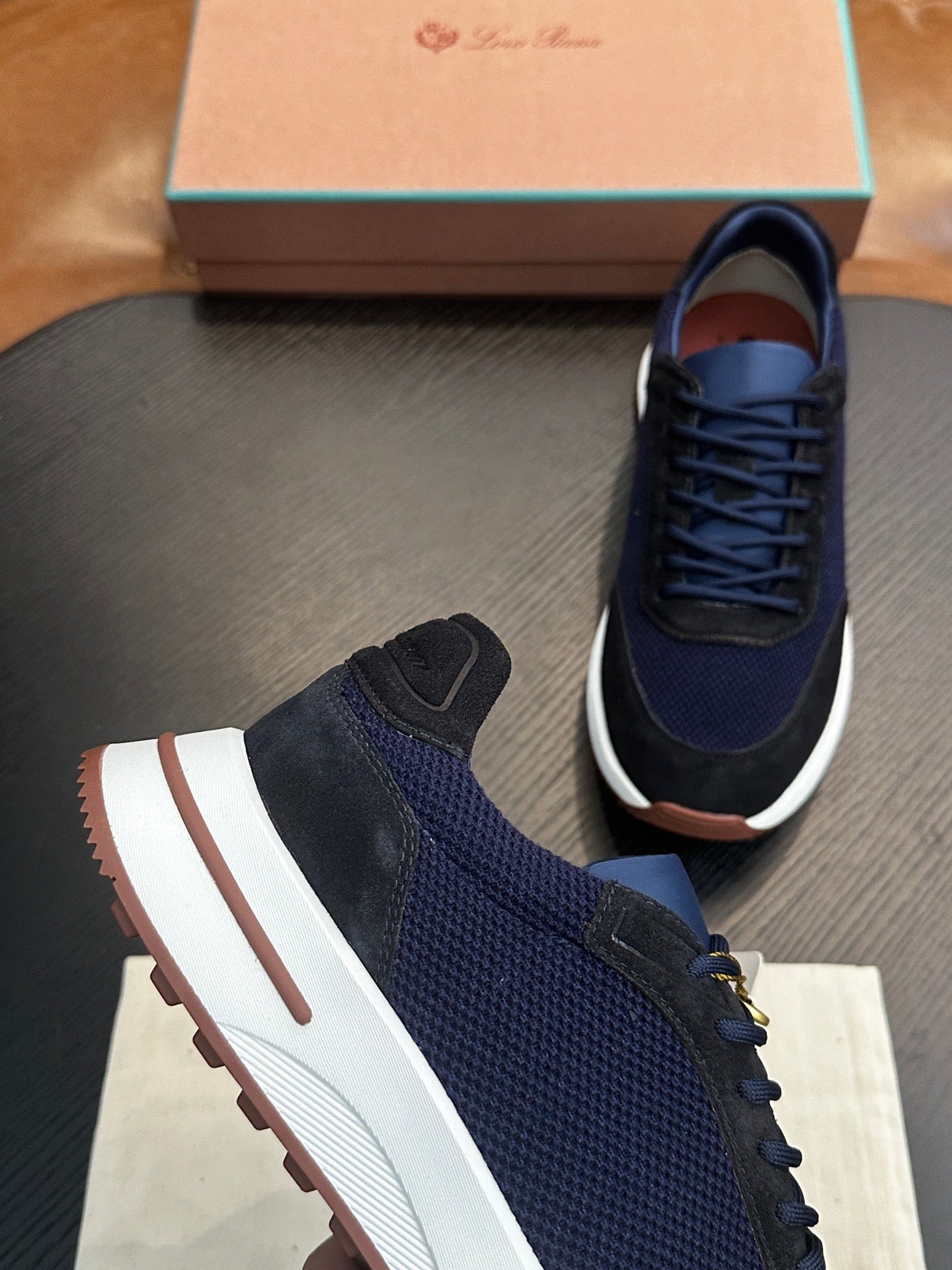 LP Sneakers