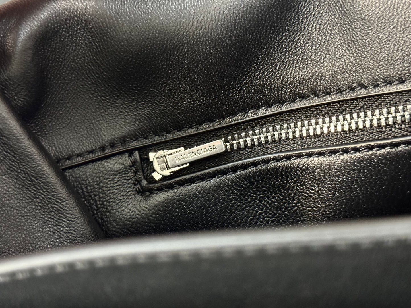 BLCG Medium Leather Rodeo Handbag
(32x6.5x20cm)