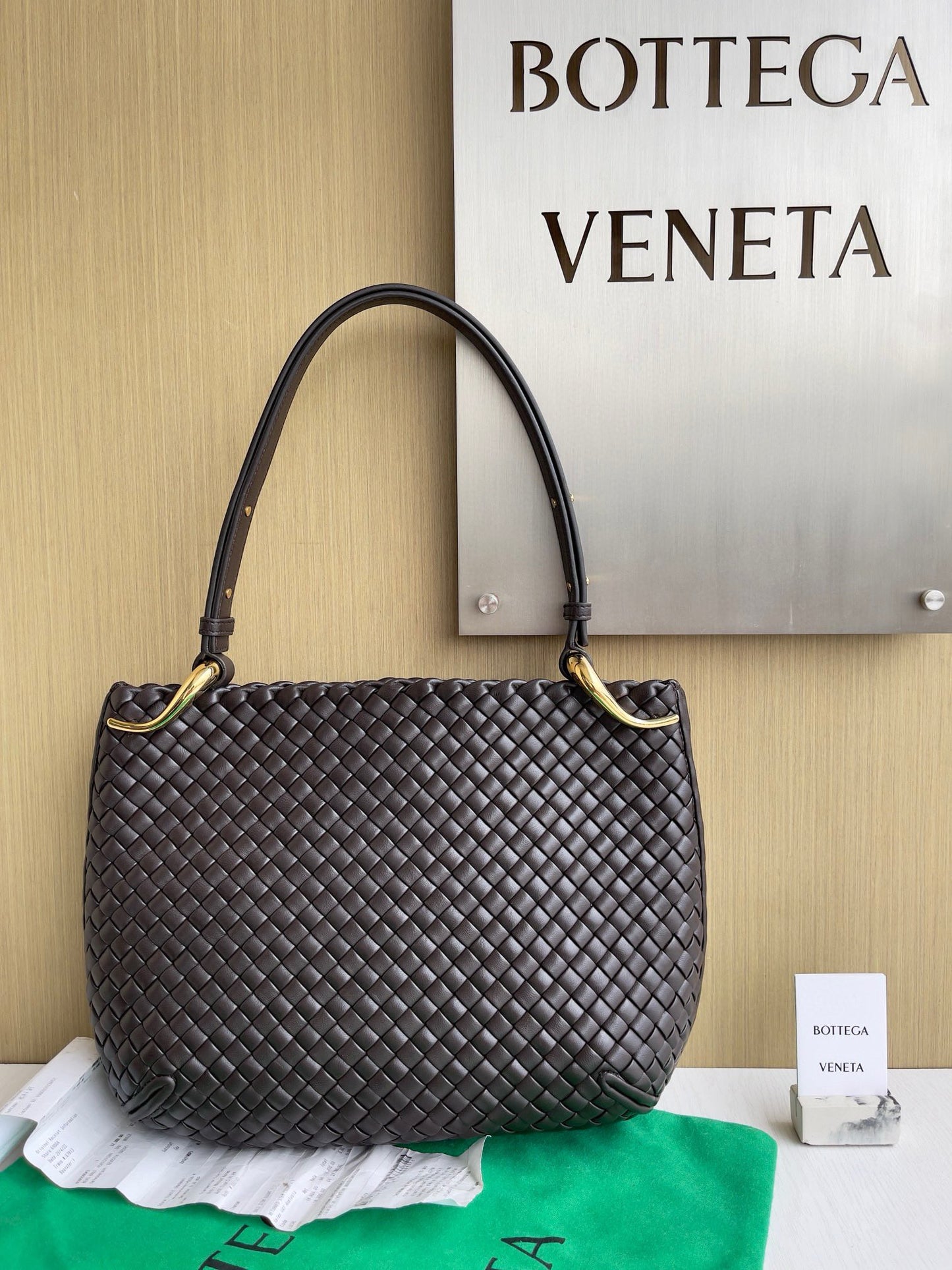 BV Clicker Shoulder Bag