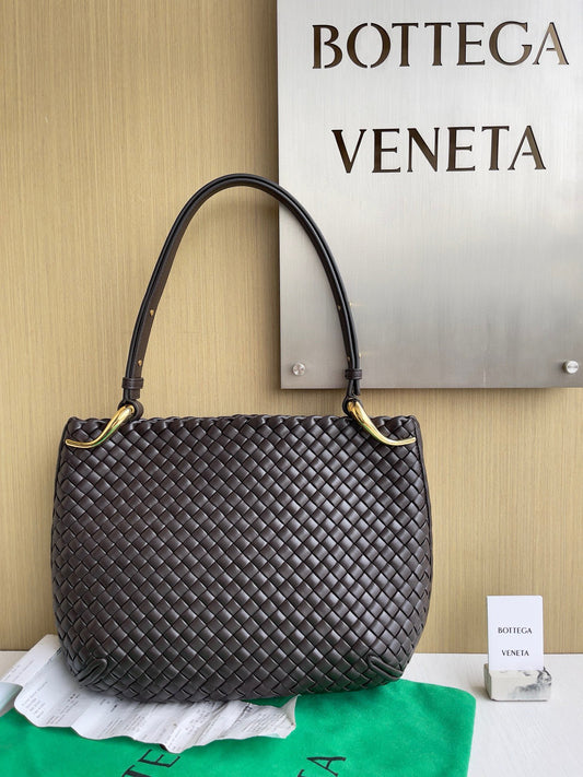 BV Clicker Shoulder Bag