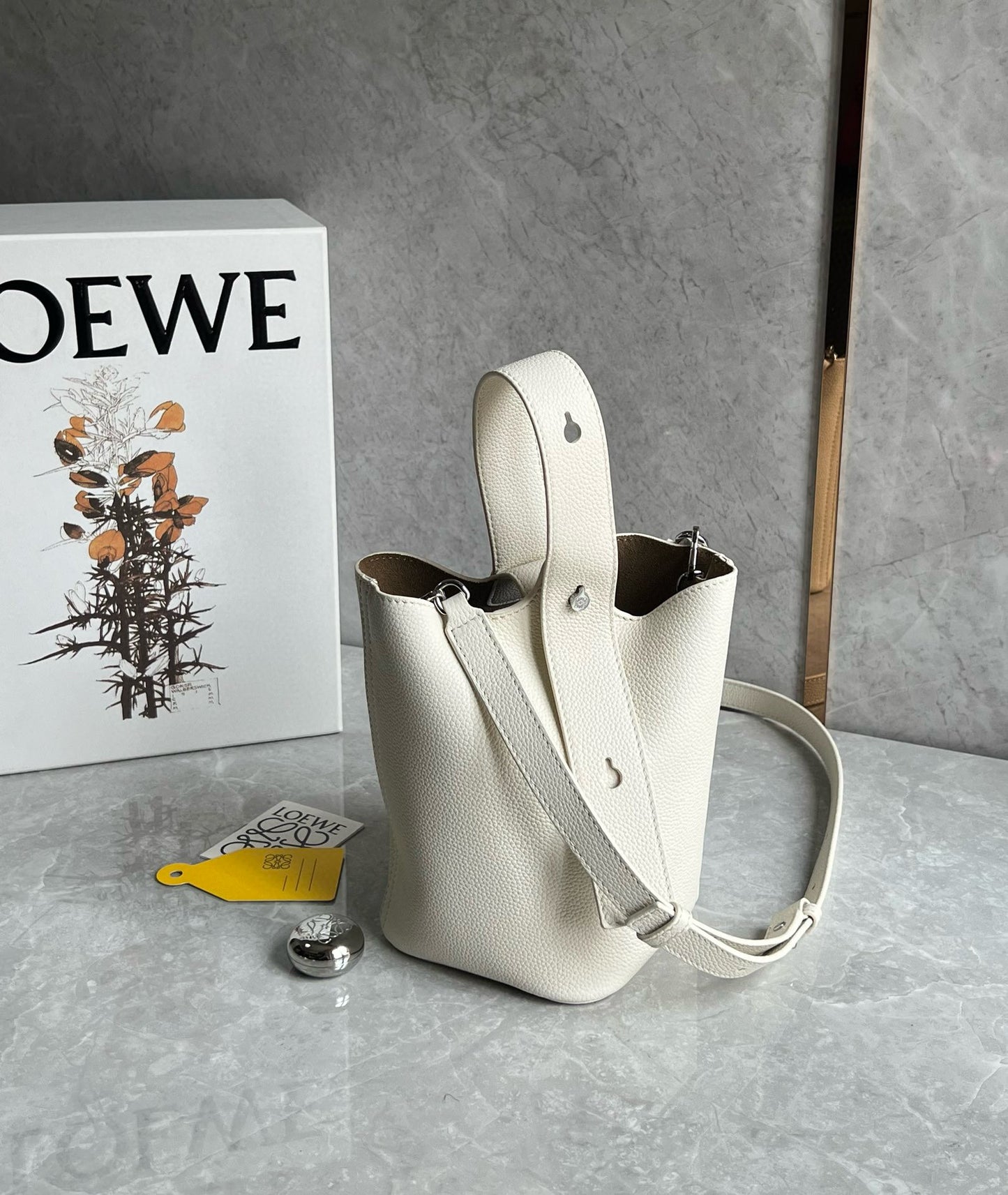 Loewe Pebble Bucket Bag(16x16x19.5cm)