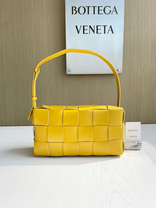BV Intrecciato Cassette Bag