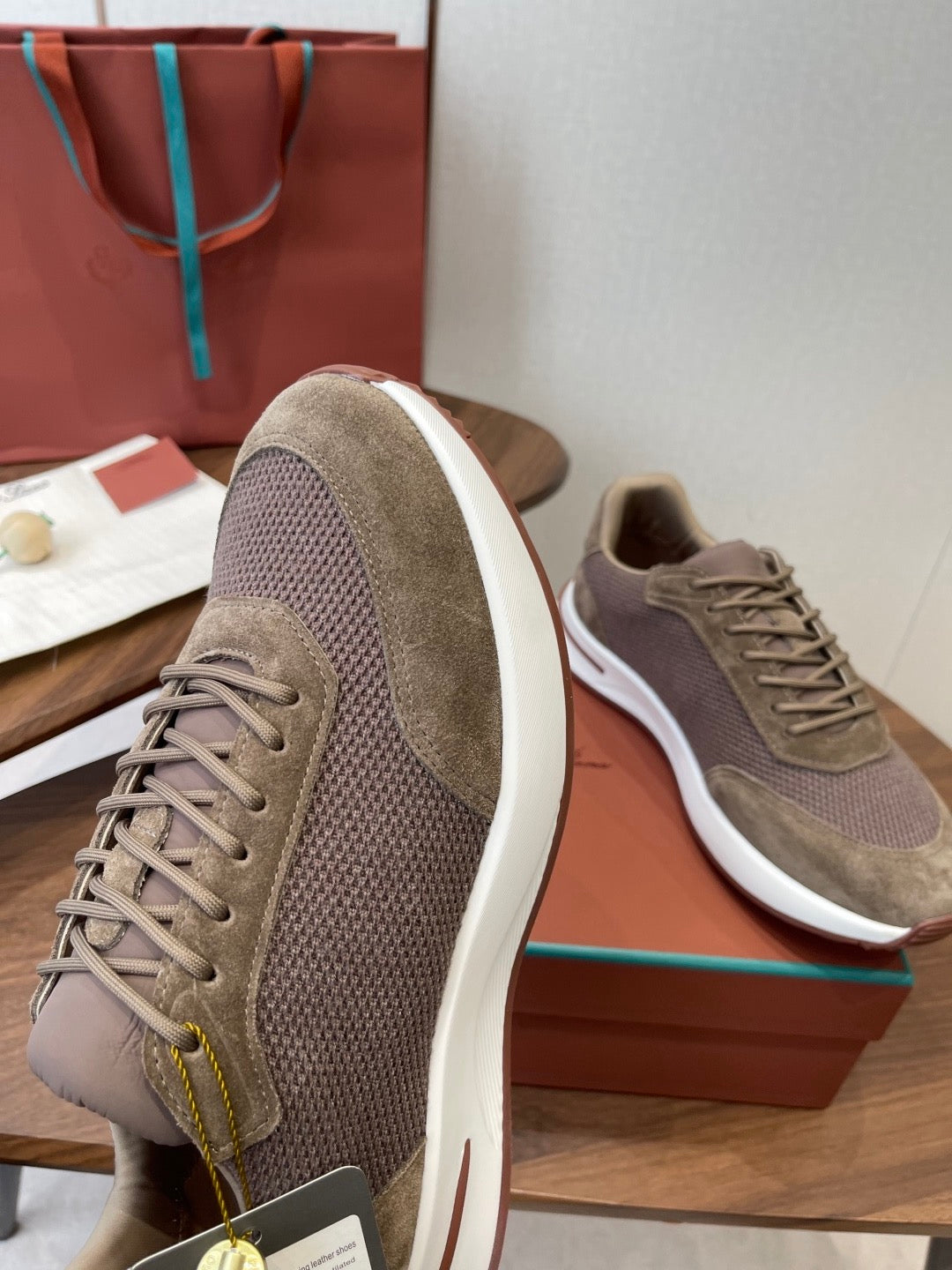 LP Sneakers