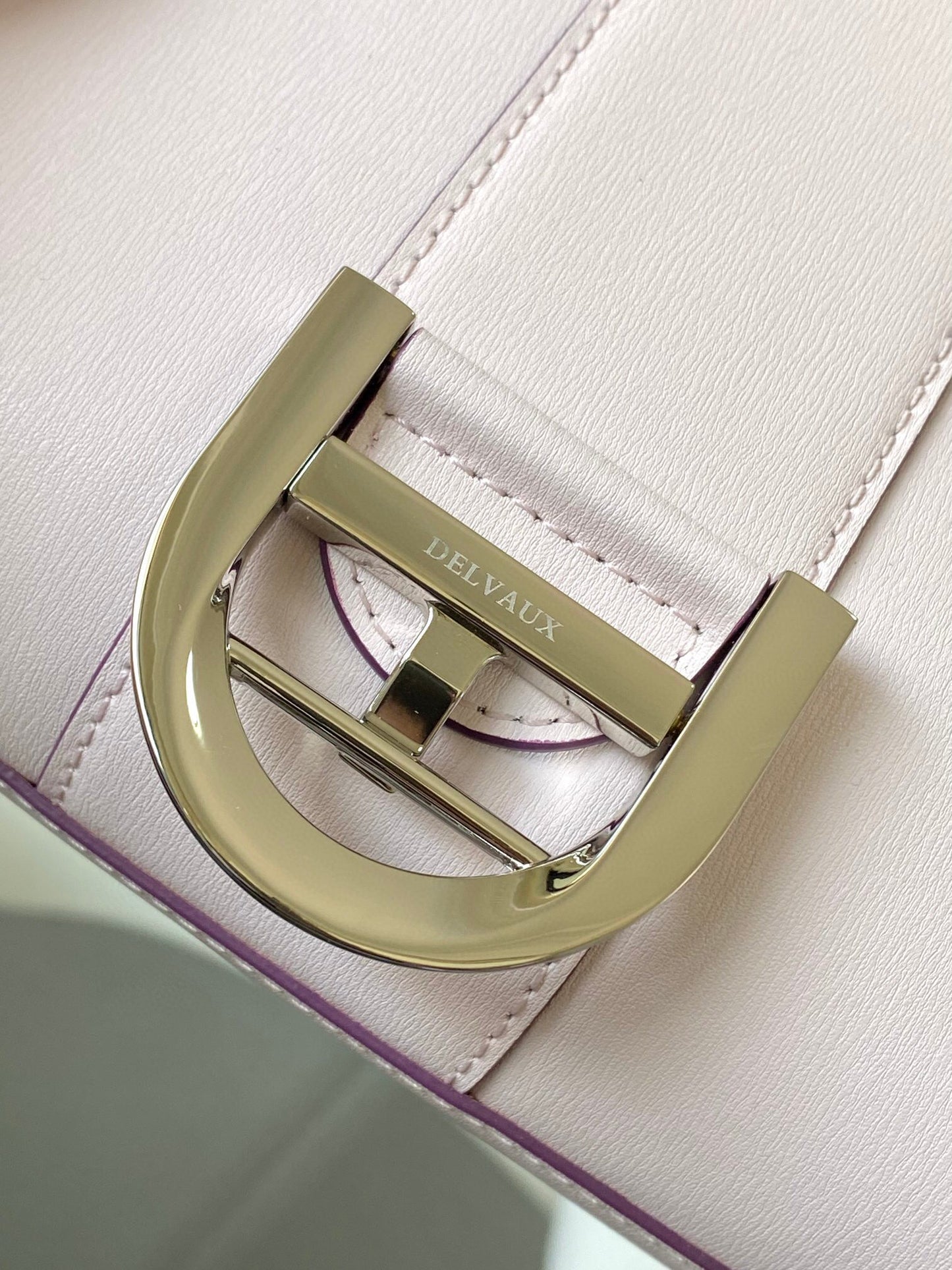 Delvaux Sling Bag (20*10*16cm)