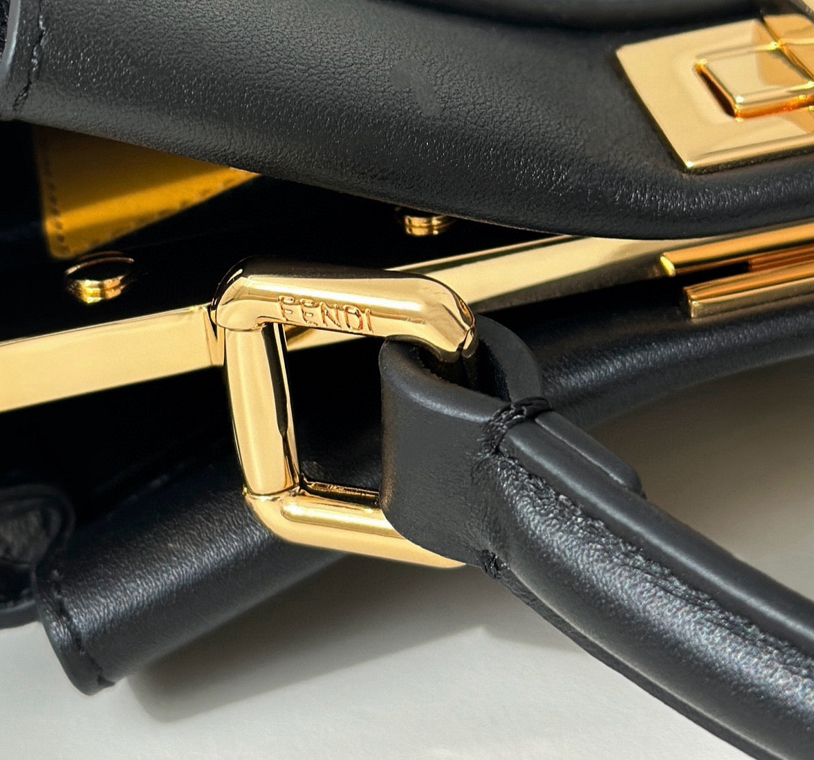 Fendi Peekaboo Bag (23x12x19 cm)