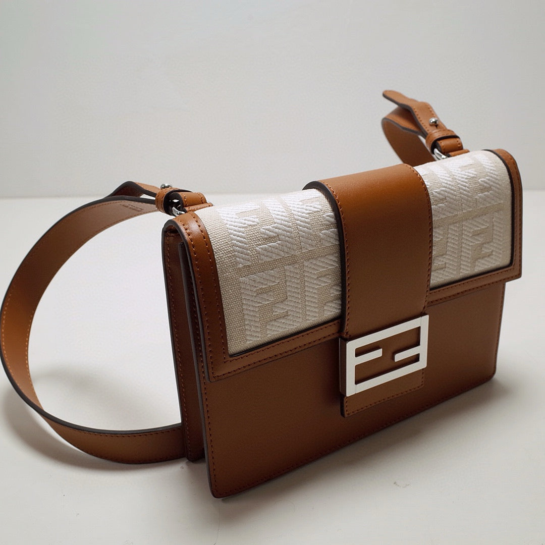 FENDI BAGUETTE 22.5*4*16