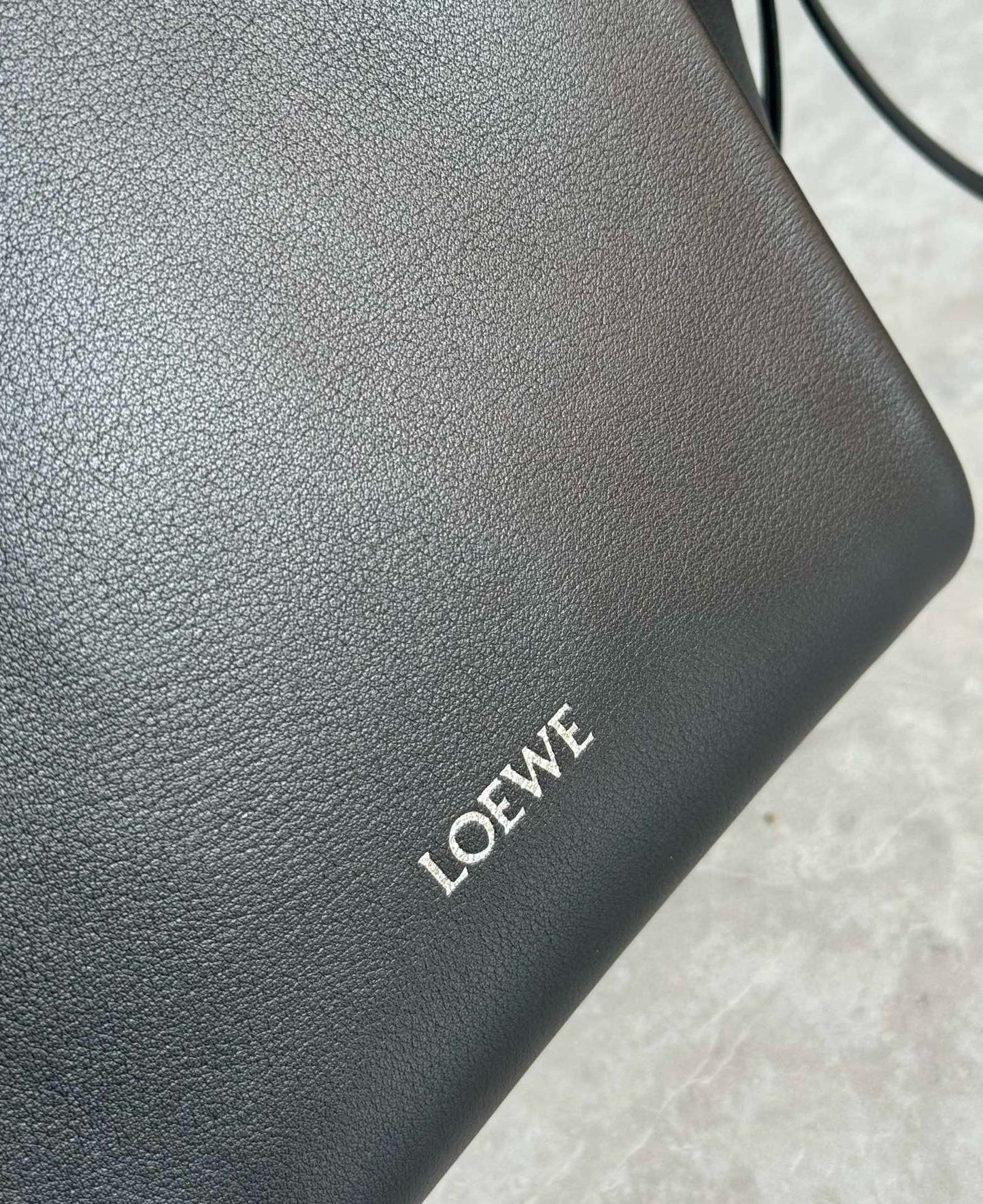 Loewe Hammock Flip Shoulder Bag(15x22.5x22cm)