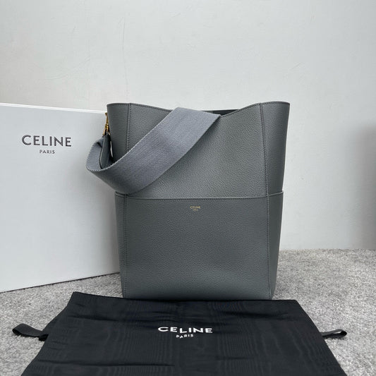 Celine Triomphe Bucket 23x33x17cm