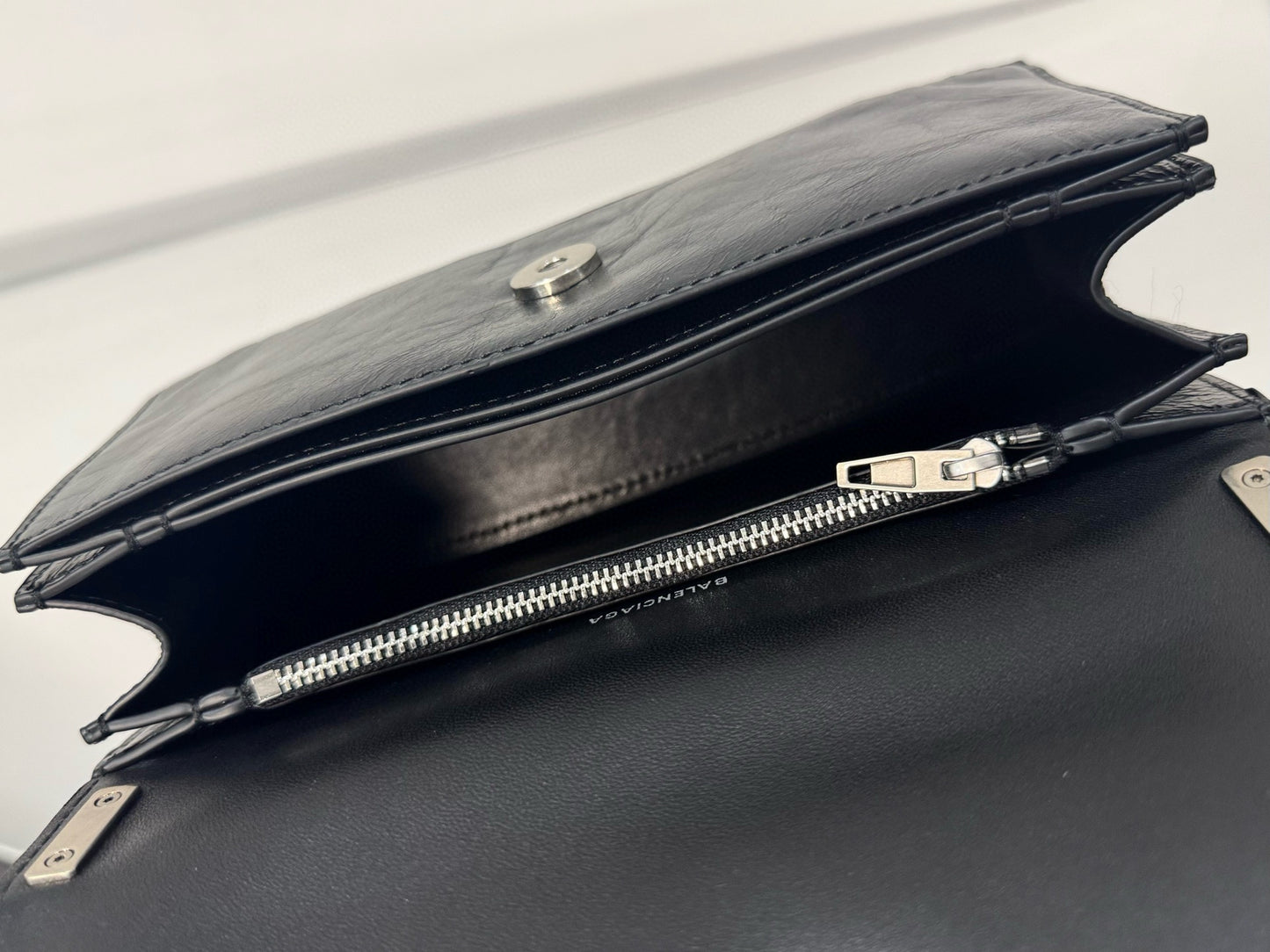 BLCG Crush Shoulder Bag
(25x15x8cm)