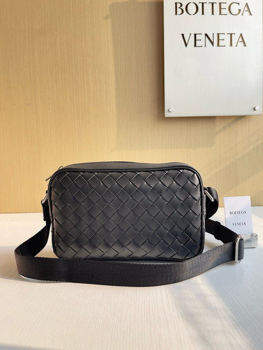 BV Intrecciato Camera Bag