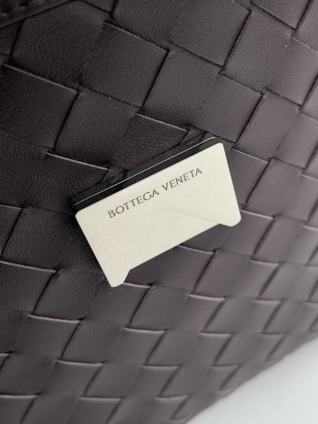 BV Andiamo Messenger In Fondant Bag
