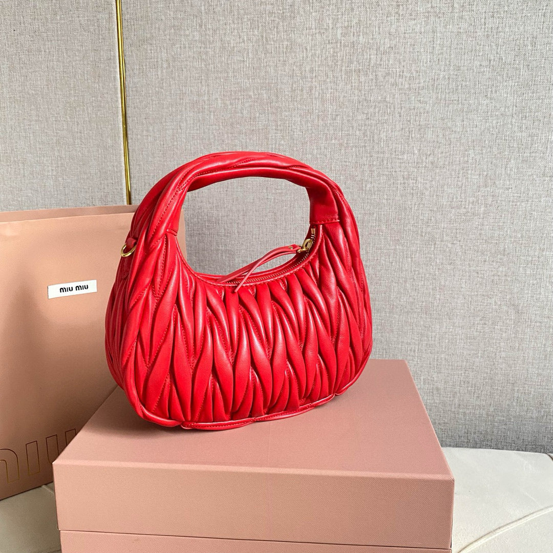 Miu Miu Wander Bag 20x23x6cm