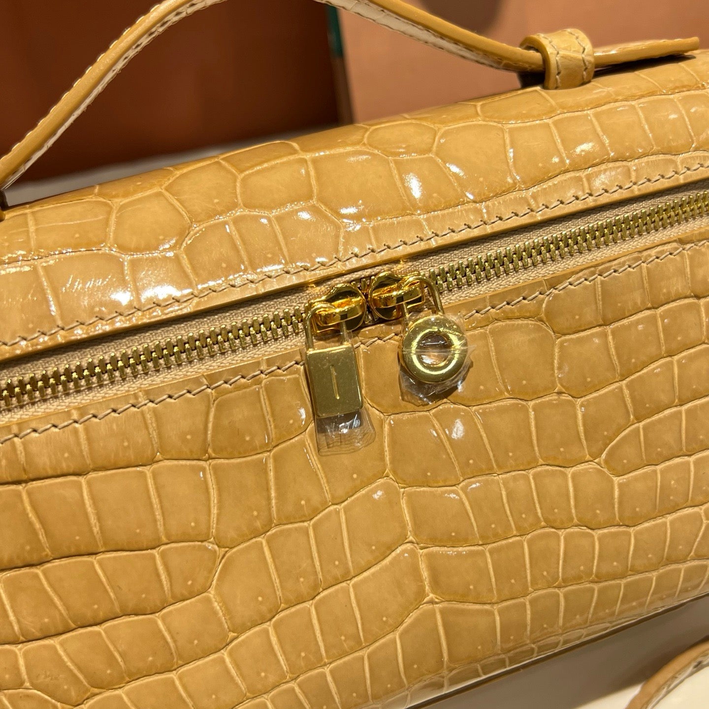 LP Extra Pocket L19 Handbag