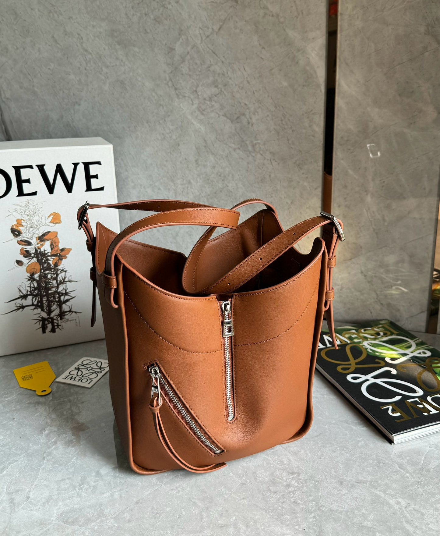 Loewe Hammock Flip Shoulder Bag(15x22.5x22cm)