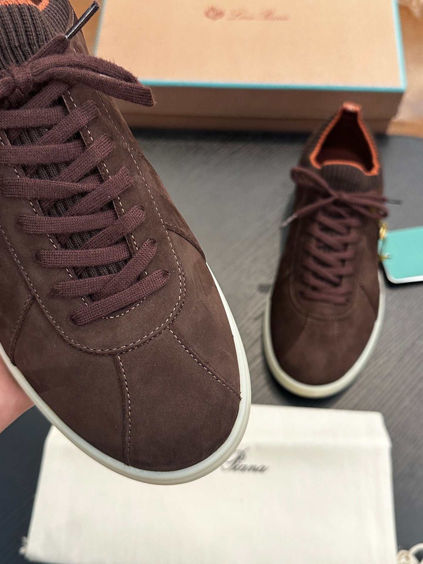 LP Sneakers
