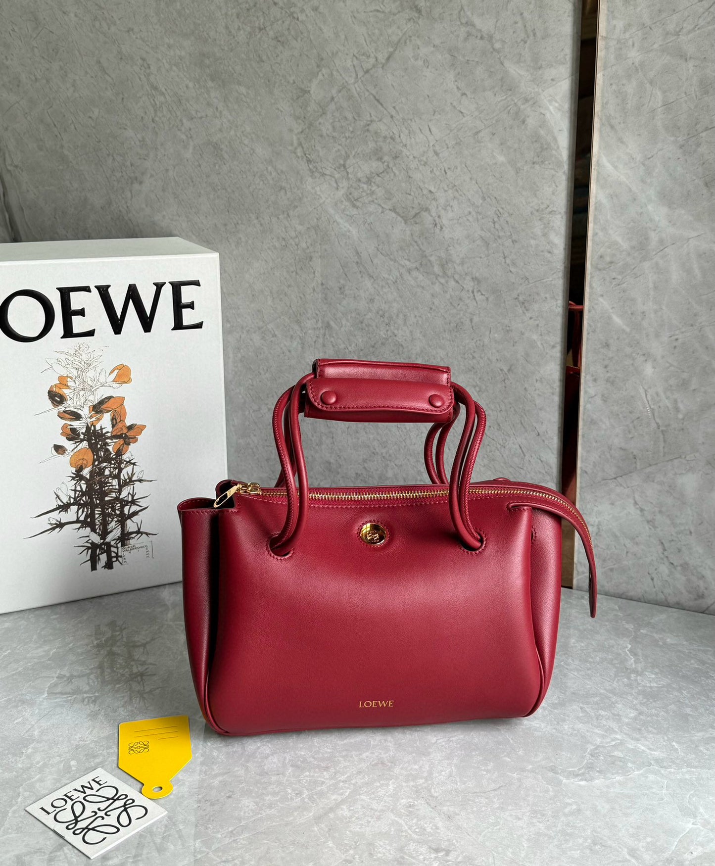 Loewe Madrid Handle Bag(23.5x10x19cm)