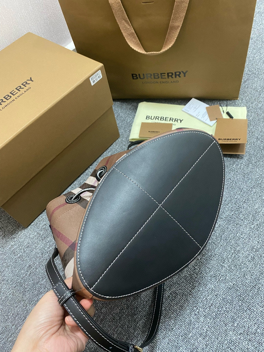 Burberry London Mini Bucket Bag(16CM*26CM*26CM)