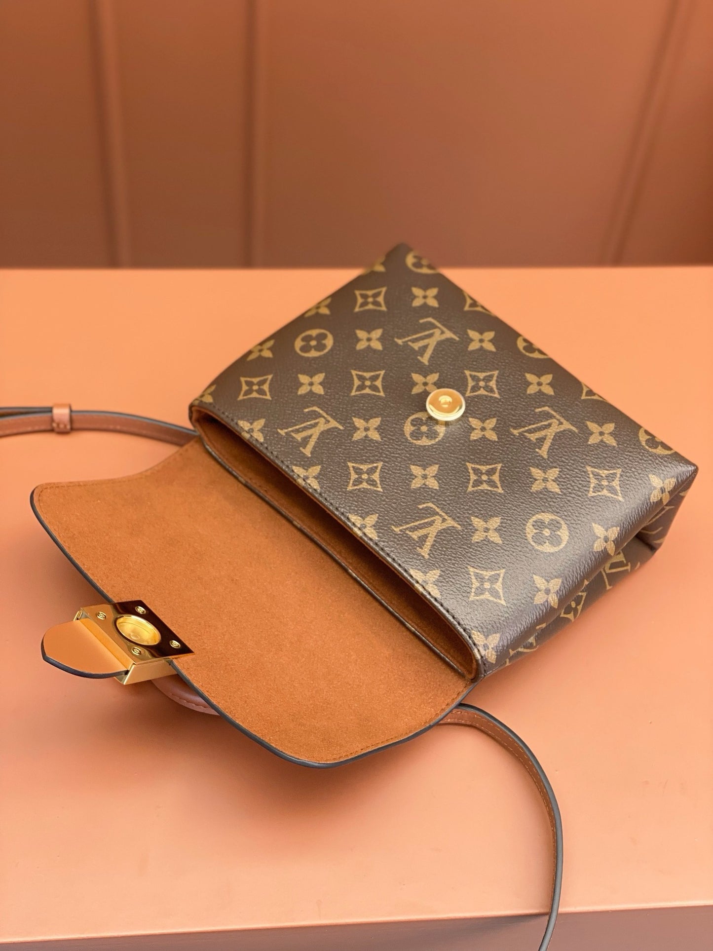 LV Locky BB M44654