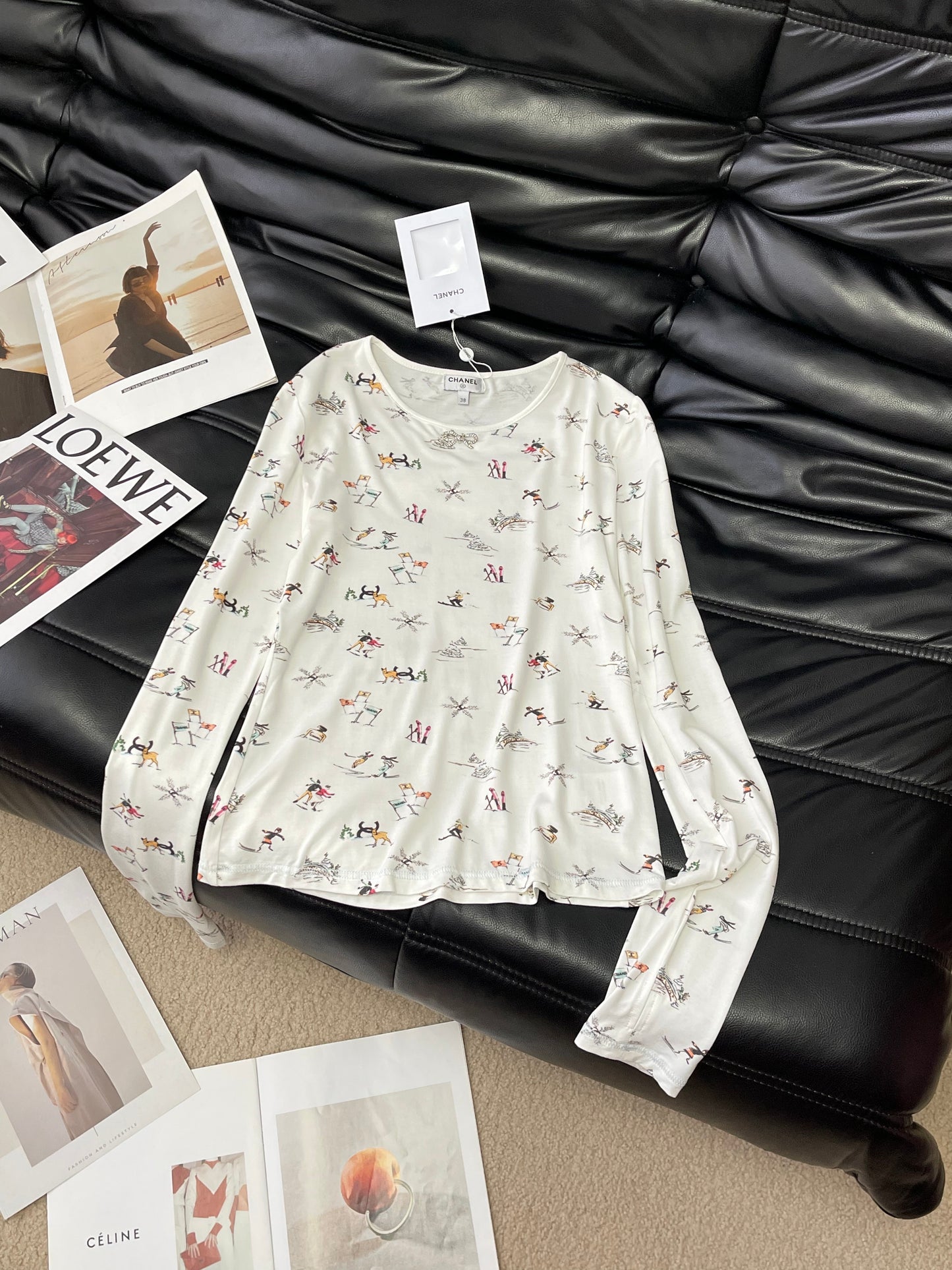 Chanel 25N Ski Print White Crewneck Top