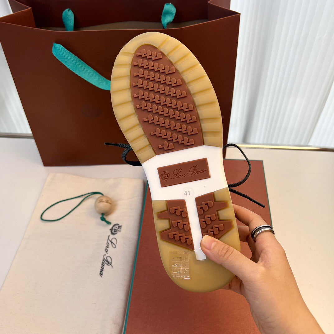 LP Sneakers