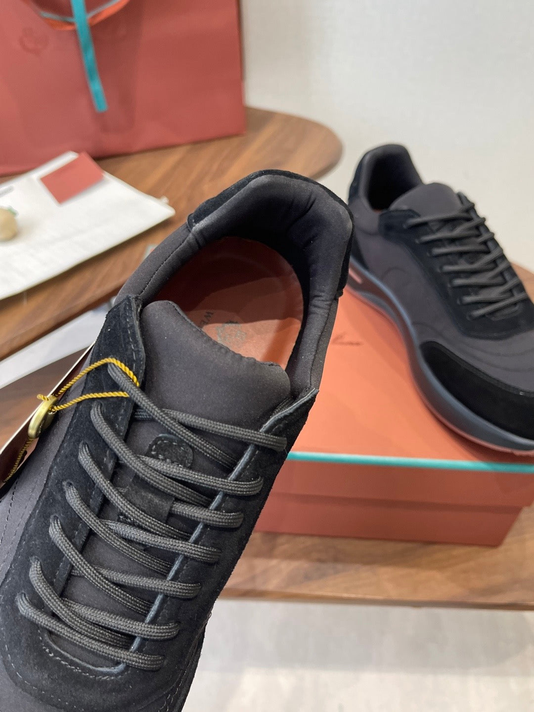 LP Sneakers