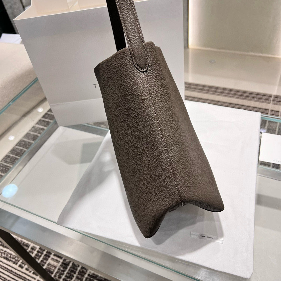The Row Bucket Bag(30CM*28CM*15.5CM)